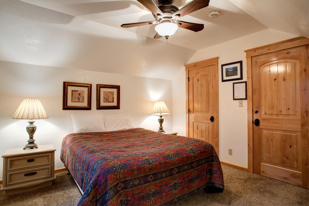 2N Big Pine Lodge Wawona Exterior photo